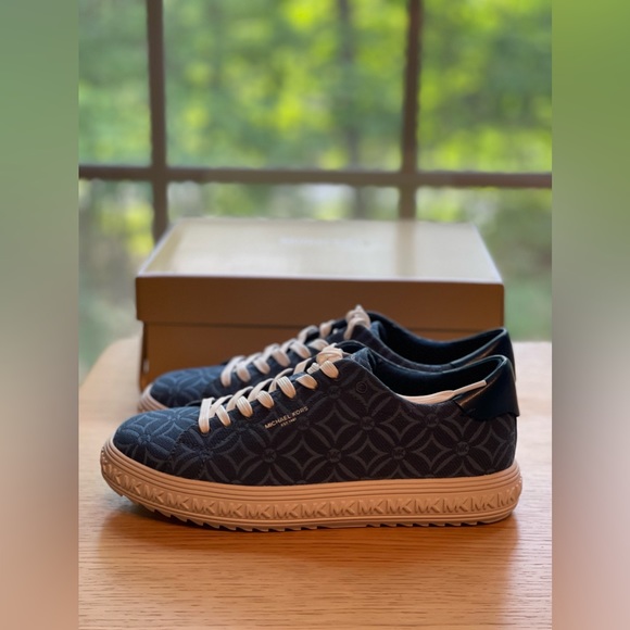 Michael Kors Blue Sneakers for women in a BOX size 8 - Picture 5 of 10